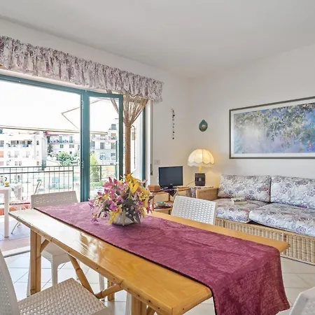 Comfortable With Terrace Apartment *