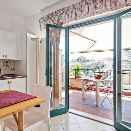 Comfortable With Terrace Apartment *