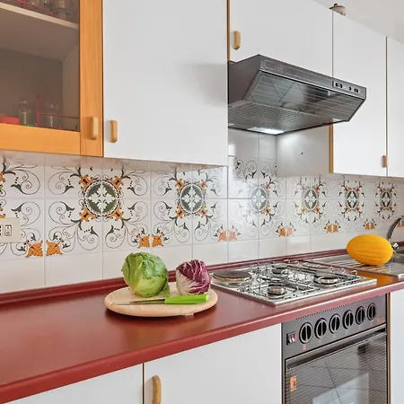 شقة Comfortable With Terrace *