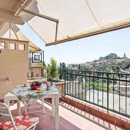 Appartamento Guesthost - Comfortable With Terrace Taormina